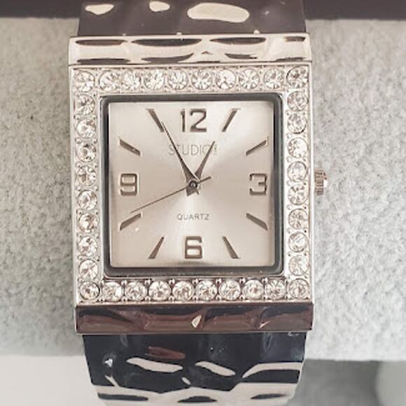 Studio Time Women's Watch Silver Tone Hammered Metal Cuff Crystal Bezel‎ Running - Picture 1 of 8